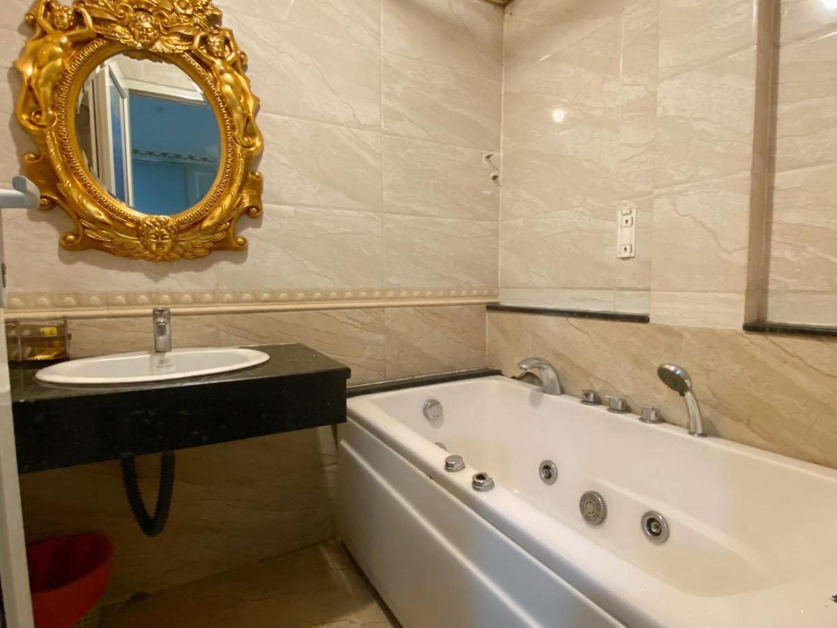 Crowne Bui Vien Hotel Хошимін Екстер'єр фото