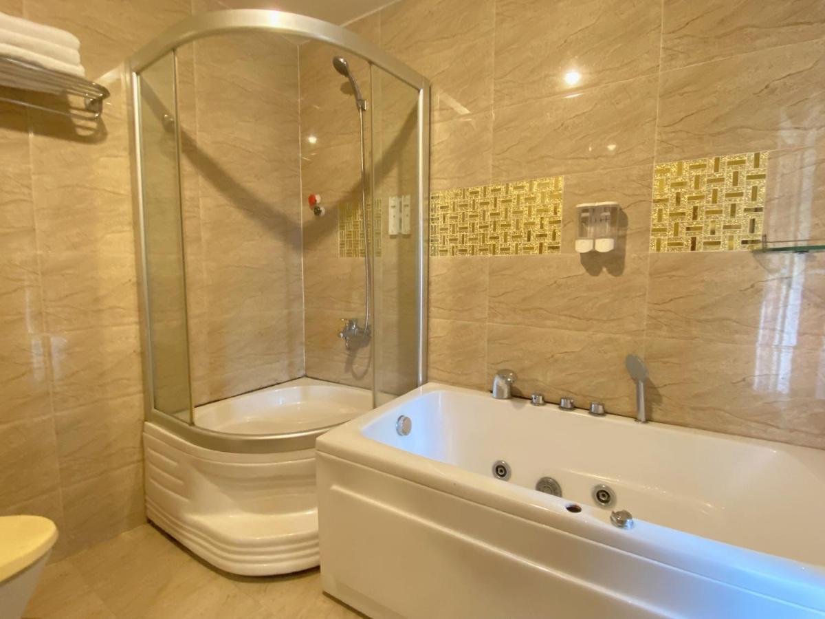 Crowne Bui Vien Hotel Хошимін Екстер'єр фото